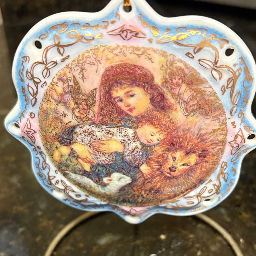 Decorative ornament- Edna Hibel- “The Wonder of Peace” - Picture 2 of 6